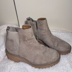 Tan Universal Thread Booties